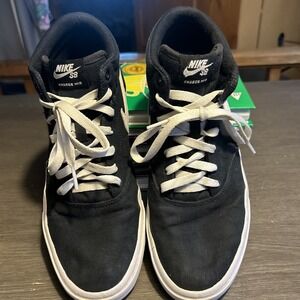 Nike SB Charge Mid Black And White Very Clean Straight Up Nice. Mens 9.5